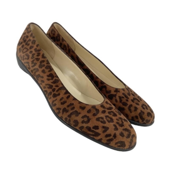 Salvatore Ferragamo Mary Rose Jaguar print Flat Shoeswomen's size 9.5B - Picture 1 of 8